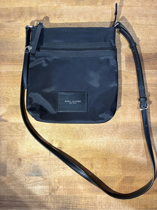 Marc Jacobs Handbags - Marc Jacobs Black Nylon Crossbody Bag Adjustable Leather Strap 2 Zip Pockets